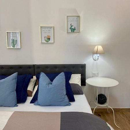 Menasihome Rome Bagian luar foto