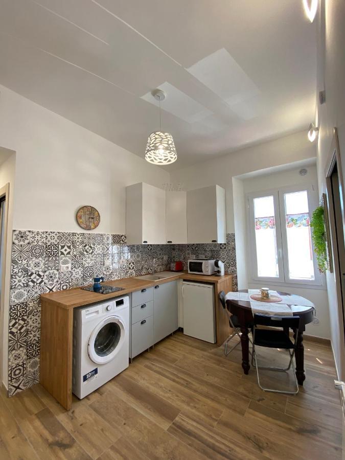 Menasihome Rome Bagian luar foto